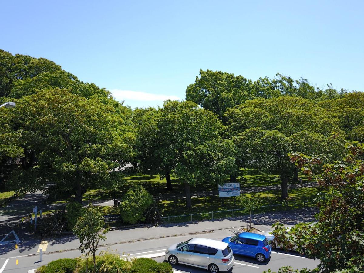 Modern 1 Bedroom Apartment Across From Hagley Park クライストチャーチ エクステリア 写真