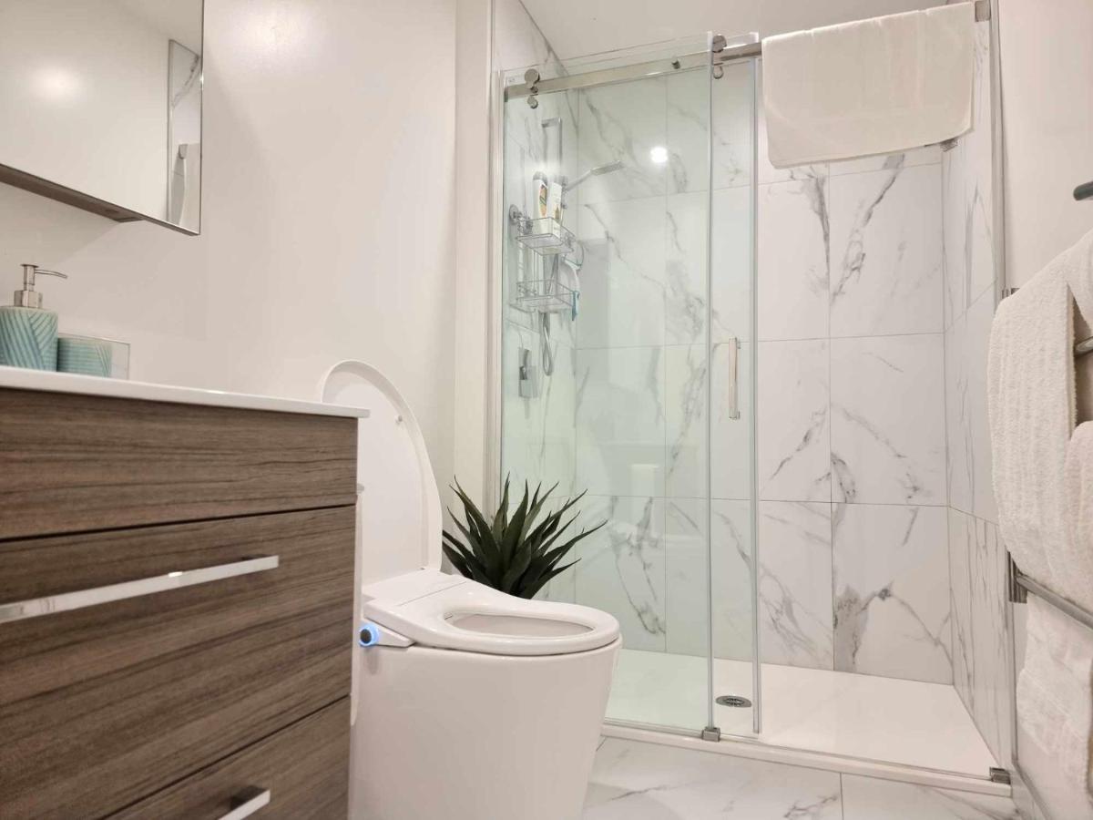 Modern 1 Bedroom Apartment Across From Hagley Park クライストチャーチ エクステリア 写真