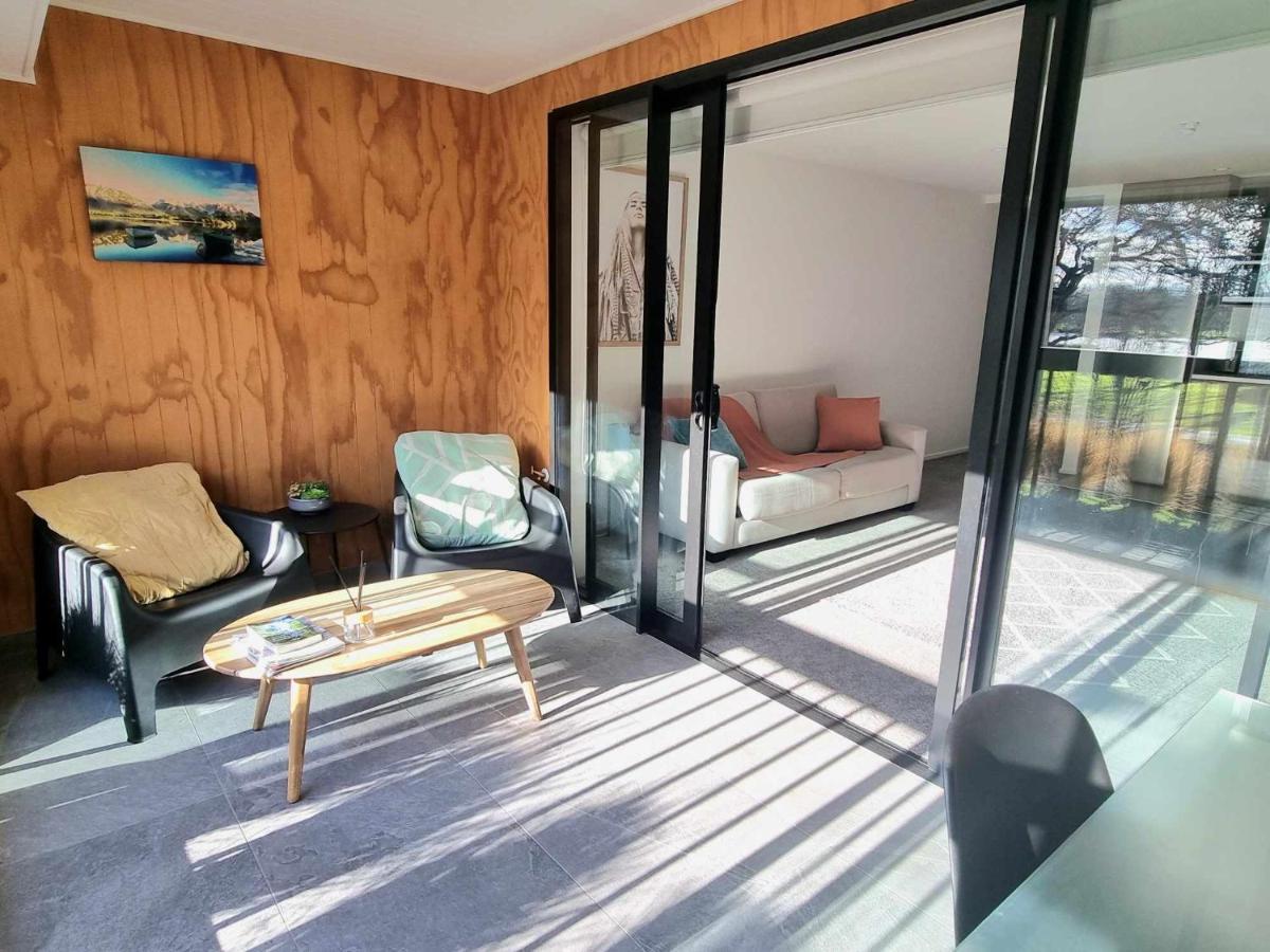 Modern 1 Bedroom Apartment Across From Hagley Park クライストチャーチ エクステリア 写真
