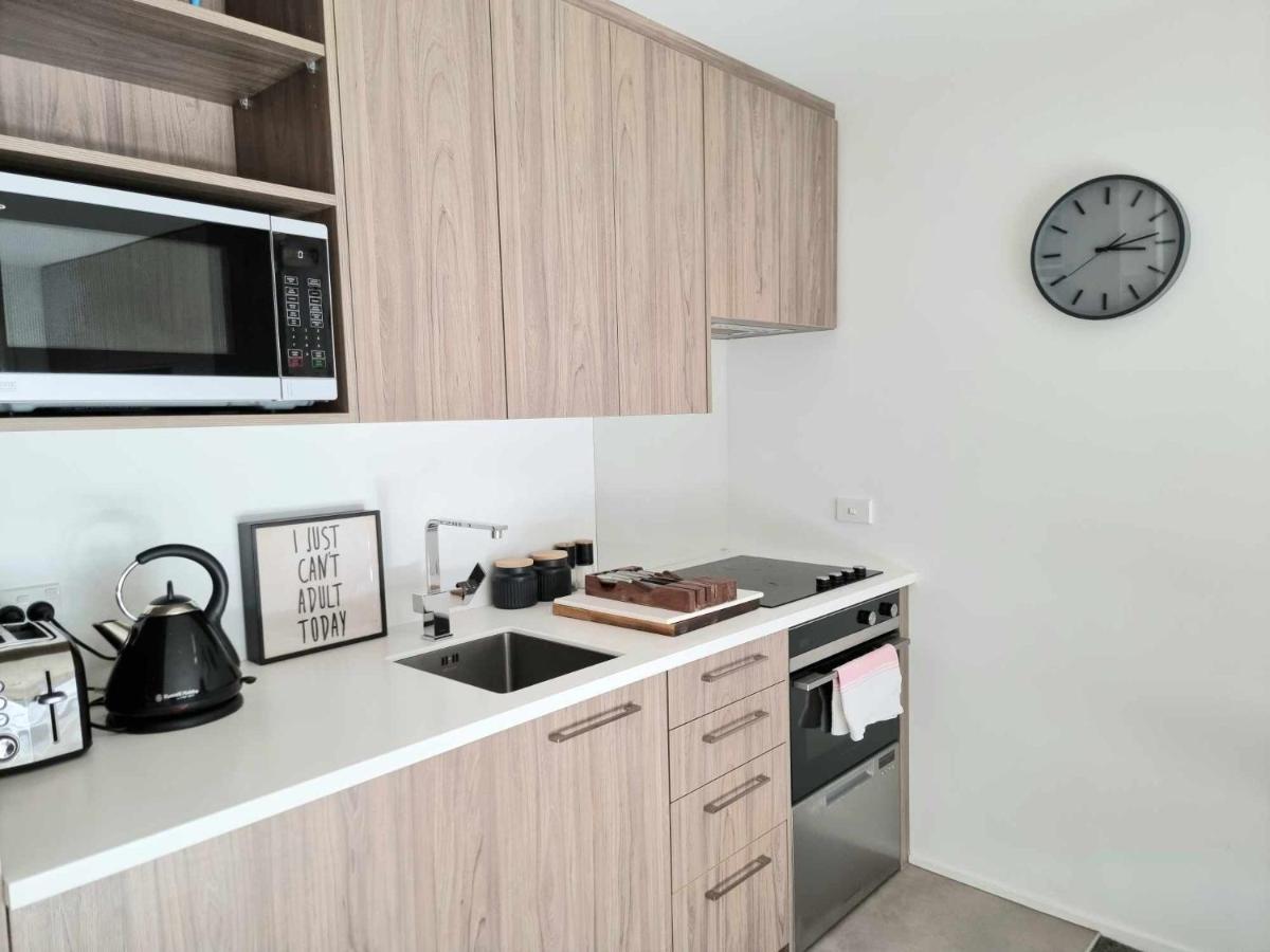 Modern 1 Bedroom Apartment Across From Hagley Park クライストチャーチ エクステリア 写真